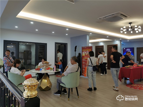 600平米王力南寧新形象旗艦店，開業當天業績就突破30萬！