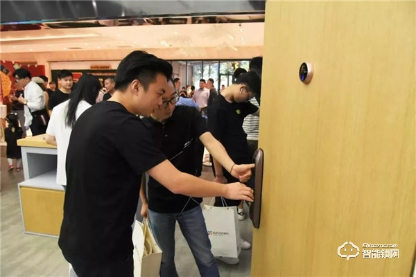 螢石首家智能家居旗艦店開業:布局新零售品牌形象新升級 螢石首家智能家居旗艦店開業:布局新零售品牌形象新升級