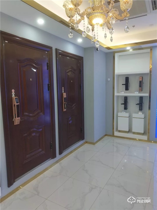 金秋九月 新店開業|皇家金盾昆山旗艦店盛大開業,助力開學 金秋九月 新店開業|皇家金盾昆山旗艦店盛大開業,助力開學