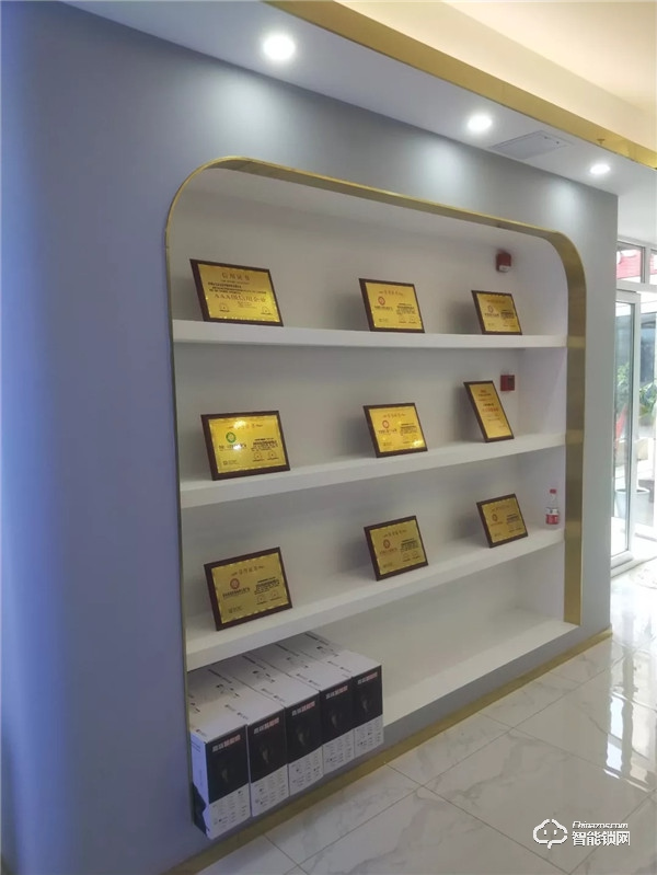 金秋九月 新店開業|皇家金盾昆山旗艦店盛大開業,助力開學 金秋九月 新店開業|皇家金盾昆山旗艦店盛大開業,助力開學