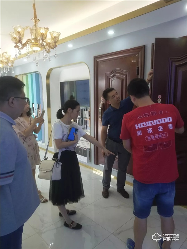 金秋九月 新店開業|皇家金盾昆山旗艦店盛大開業,助力開學 金秋九月 新店開業|皇家金盾昆山旗艦店盛大開業,助力開學