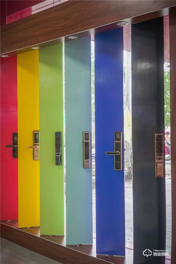 喜訊|皇家金盾智能鎖強(qiáng)勢入駐潮州蘇寧易購云店 喜訊|皇家金盾智能鎖強(qiáng)勢入駐潮州蘇寧易購云店