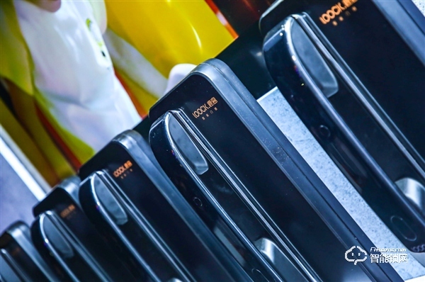 鹿客推出首款全自動(dòng)推拉智能門鎖P1 售價(jià)3699元