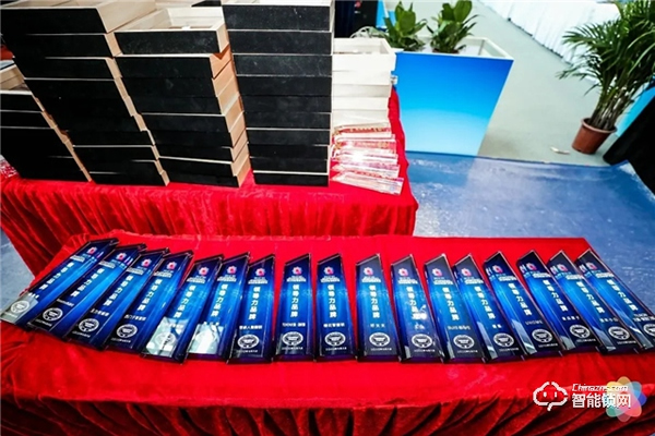 首次亮相即獲4項(xiàng)行業(yè)大獎(jiǎng)，海爾智能門(mén)值得