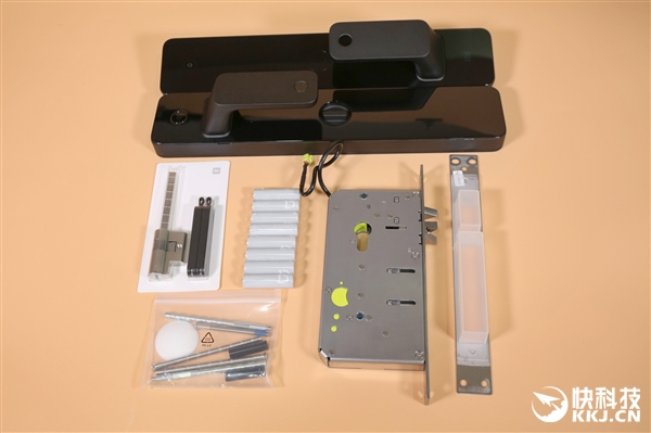 小米首款高端全自動智能鎖圖賞,1699元一觸即開門 小米首款高端全自動智能鎖圖賞,1699元一觸即開門