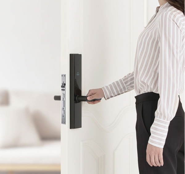 智能鎖市場黑馬,蝸牛管家“智客一代”強勢發(fā)布 智能鎖市場黑馬,蝸牛管家“智客一代”強勢發(fā)布