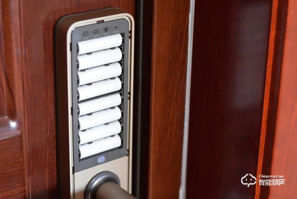 全新配色，小米推出新品智能門鎖，僅1399