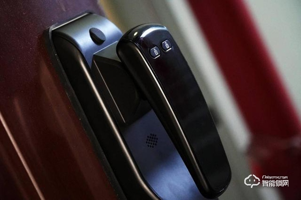 換上人生第一把智能鎖，不帶鑰匙的感覺真是太爽了