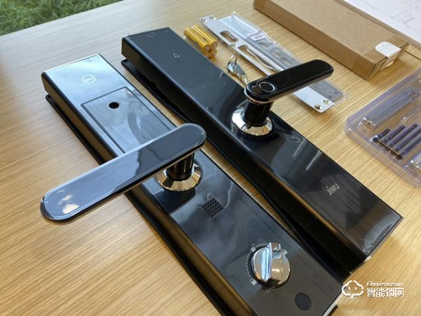 999媲美3999,是誰在攪局智能鎖市場?網(wǎng)友:蘇寧小Biu干的 999媲美3999,是誰在攪局智能鎖市場?網(wǎng)友:蘇寧小Biu干的