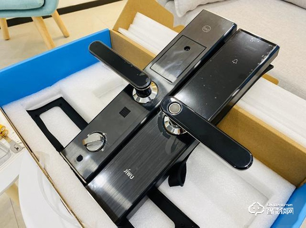 999媲美3999,是誰在攪局智能鎖市場?網(wǎng)友:蘇寧小Biu干的 999媲美3999,是誰在攪局智能鎖市場?網(wǎng)友:蘇寧小Biu干的