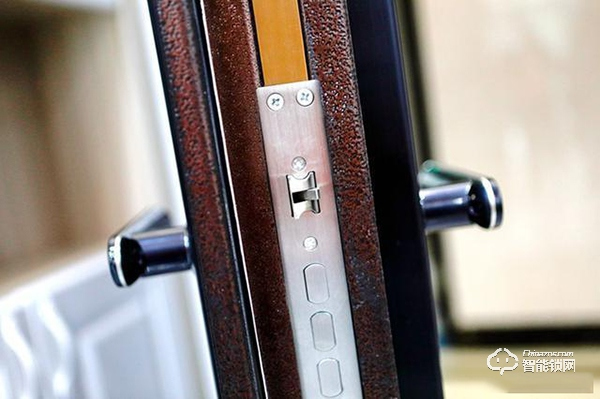 999媲美3999,是誰在攪局智能鎖市場?網(wǎng)友:蘇寧小Biu干的 999媲美3999,是誰在攪局智能鎖市場?網(wǎng)友:蘇寧小Biu干的