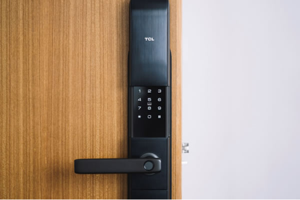 買(mǎi)買(mǎi)買(mǎi)之后還要裝裝裝!TCL物聯(lián)網(wǎng)智能鎖K5讓你免除安裝的繁瑣 買(mǎi)買(mǎi)買(mǎi)之后還要裝裝裝!TCL物聯(lián)網(wǎng)智能鎖K5讓你免除安裝的繁瑣