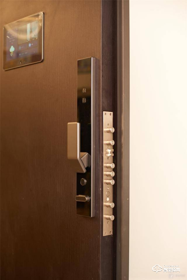 貓眼+智能門鎖，雙層防爆更安全，我換了有品眾籌的智能門