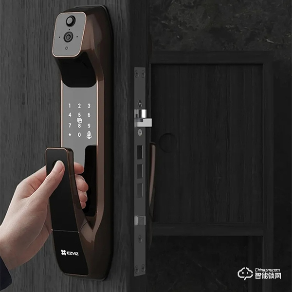 刷個臉秒進屋,這個智能鎖還是個24小時守門人 刷個臉秒進屋,這個智能鎖還是個24小時守門人