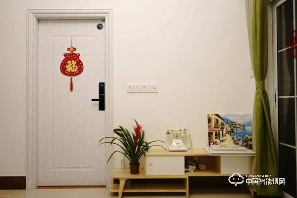 實際測評:亞太天能指紋鎖v1w 展現(xiàn)智能鎖的安全便捷 實際測評:亞太天能指紋鎖v1w 展現(xiàn)智能鎖的安全便捷