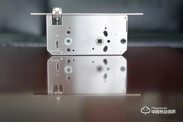 實際測評:亞太天能指紋鎖v1w 展現(xiàn)智能鎖的安全便捷 實際測評:亞太天能指紋鎖v1w 展現(xiàn)智能鎖的安全便捷