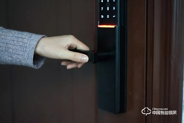 實際測評:亞太天能指紋鎖v1w 展現(xiàn)智能鎖的安全便捷 實際測評:亞太天能指紋鎖v1w 展現(xiàn)智能鎖的安全便捷