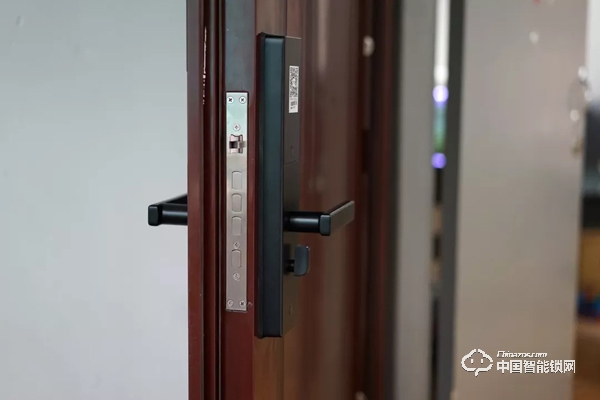 實際測評:亞太天能指紋鎖v1w 展現(xiàn)智能鎖的安全便捷 實際測評:亞太天能指紋鎖v1w 展現(xiàn)智能鎖的安全便捷