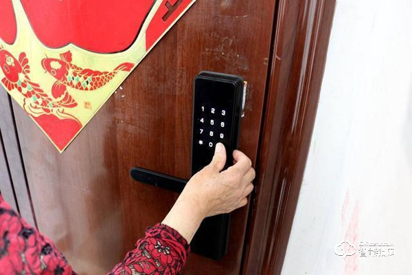 小益E206指紋鎖使用測評 千元鎖表現更出色 小益E206指紋鎖使用測評 千元鎖表現更出色
