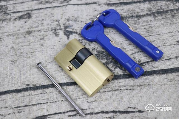 小益E206指紋鎖使用測評 千元鎖表現更出色 小益E206指紋鎖使用測評 千元鎖表現更出色