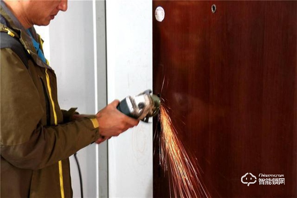 小益E206指紋鎖使用測評 千元鎖表現更出色 小益E206指紋鎖使用測評 千元鎖表現更出色