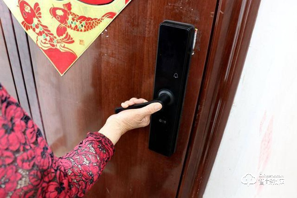 小益E206指紋鎖使用測評 千元鎖表現更出色 小益E206指紋鎖使用測評 千元鎖表現更出色