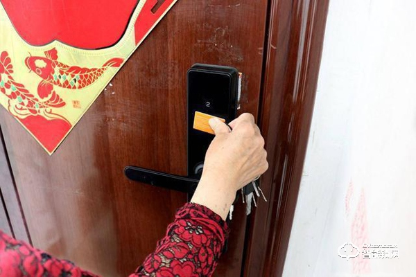 小益E206指紋鎖使用測評 千元鎖表現更出色 小益E206指紋鎖使用測評 千元鎖表現更出色