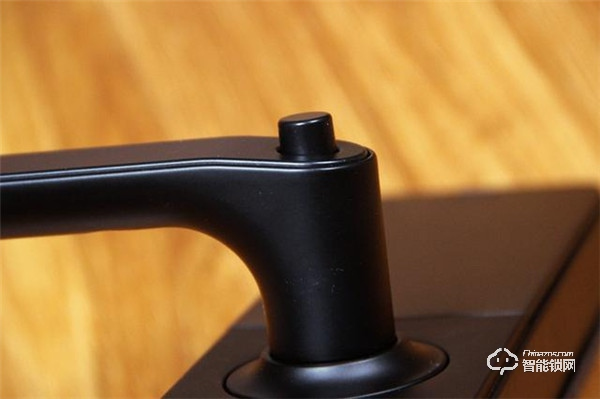 指紋鎖界的價格屠夫 小益指紋鎖E206入手體驗