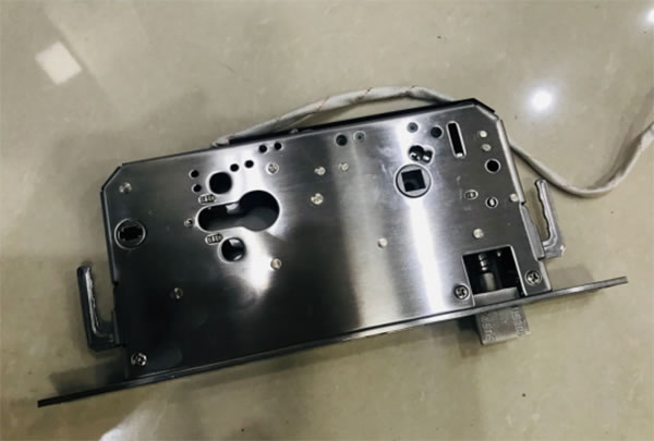 有滑蓋和無滑蓋智能鎖哪個好？櫻花指紋鎖6188真實開箱評