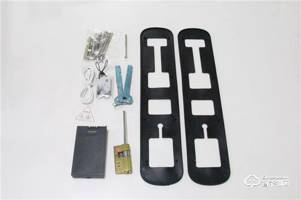 人臉鎖市場實力黑馬!聯(lián)合二號人臉識別全自動智能鎖開箱圖賞 人臉鎖市場實力黑馬!聯(lián)合二號人臉識別全自動智能鎖開箱圖賞