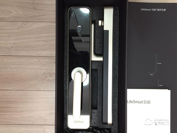 這款云起指紋鎖是榮獲了IF設(shè)計(jì)大獎的產(chǎn)品設(shè)計(jì)材質(zhì)做工都無可挑剔 這款云起指紋鎖是榮獲了IF設(shè)計(jì)大獎的產(chǎn)品設(shè)計(jì)材質(zhì)做工都無可挑剔