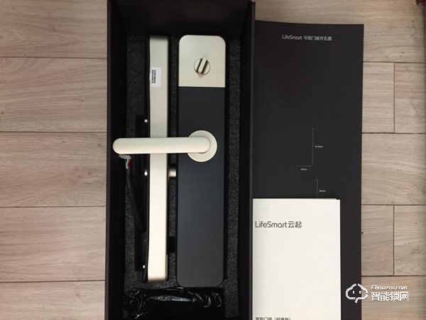 這款云起指紋鎖是榮獲了IF設(shè)計(jì)大獎的產(chǎn)品設(shè)計(jì)材質(zhì)做工都無可挑剔 這款云起指紋鎖是榮獲了IF設(shè)計(jì)大獎的產(chǎn)品設(shè)計(jì)材質(zhì)做工都無可挑剔