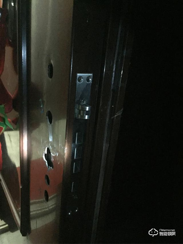 這款云起指紋鎖是榮獲了IF設(shè)計(jì)大獎的產(chǎn)品設(shè)計(jì)材質(zhì)做工都無可挑剔 這款云起指紋鎖是榮獲了IF設(shè)計(jì)大獎的產(chǎn)品設(shè)計(jì)材質(zhì)做工都無可挑剔