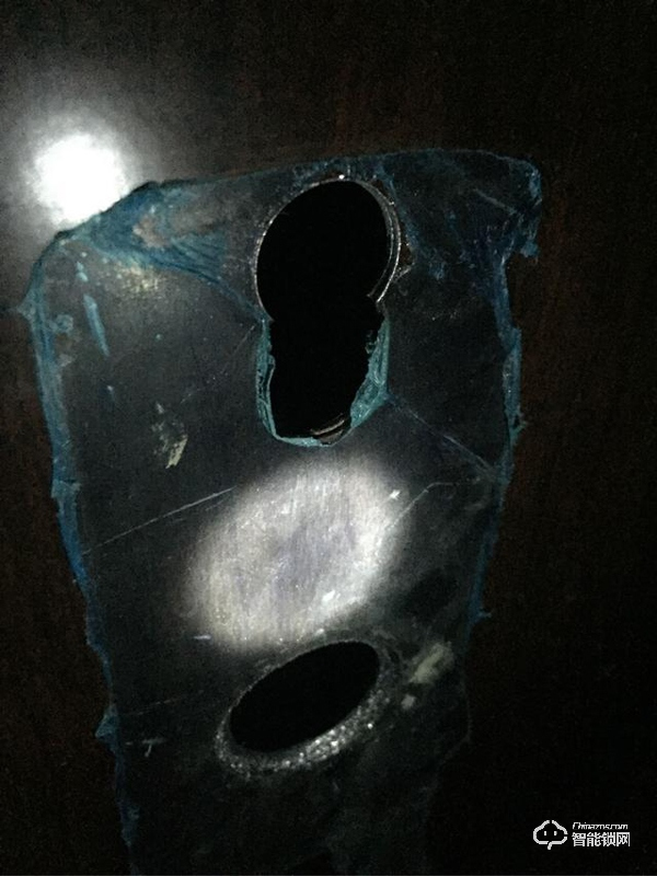 這款云起指紋鎖是榮獲了IF設(shè)計(jì)大獎的產(chǎn)品設(shè)計(jì)材質(zhì)做工都無可挑剔 這款云起指紋鎖是榮獲了IF設(shè)計(jì)大獎的產(chǎn)品設(shè)計(jì)材質(zhì)做工都無可挑剔