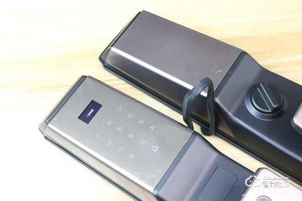 TCL智能鎖實(shí)力攪局,外觀新穎別樹一幟,一鍵開關(guān)更方便 TCL智能鎖實(shí)力攪局,外觀新穎別樹一幟,一鍵開關(guān)更方便