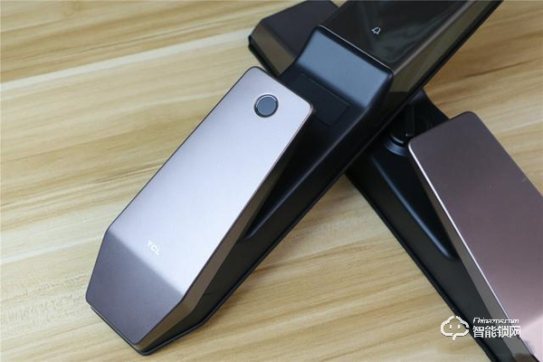 TCL智能鎖實(shí)力攪局,外觀新穎別樹一幟,一鍵開關(guān)更方便 TCL智能鎖實(shí)力攪局,外觀新穎別樹一幟,一鍵開關(guān)更方便