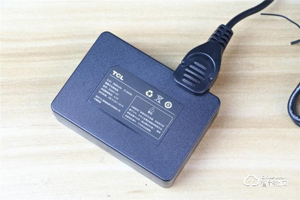 TCL智能鎖實(shí)力攪局,外觀新穎別樹一幟,一鍵開關(guān)更方便 TCL智能鎖實(shí)力攪局,外觀新穎別樹一幟,一鍵開關(guān)更方便