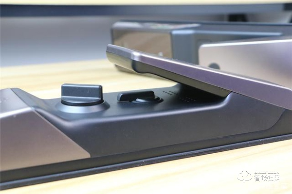 TCL智能鎖實(shí)力攪局,外觀新穎別樹一幟,一鍵開關(guān)更方便 TCL智能鎖實(shí)力攪局,外觀新穎別樹一幟,一鍵開關(guān)更方便