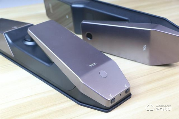 TCL智能鎖實(shí)力攪局,外觀新穎別樹一幟,一鍵開關(guān)更方便 TCL智能鎖實(shí)力攪局,外觀新穎別樹一幟,一鍵開關(guān)更方便