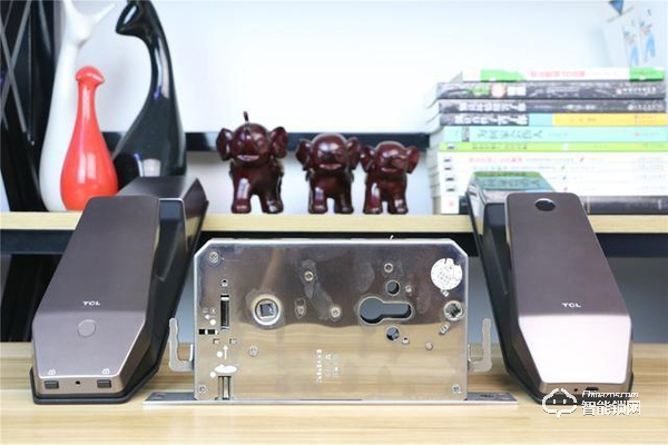 TCL智能鎖實(shí)力攪局,外觀新穎別樹一幟,一鍵開關(guān)更方便 TCL智能鎖實(shí)力攪局,外觀新穎別樹一幟,一鍵開關(guān)更方便