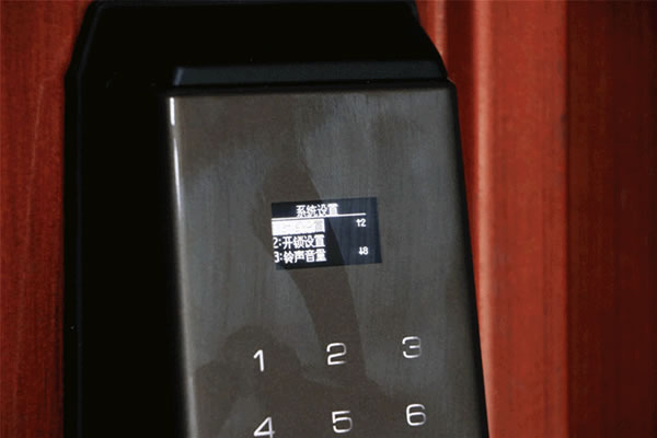 TCL智能鎖實(shí)力攪局,外觀新穎別樹一幟,一鍵開關(guān)更方便 TCL智能鎖實(shí)力攪局,外觀新穎別樹一幟,一鍵開關(guān)更方便