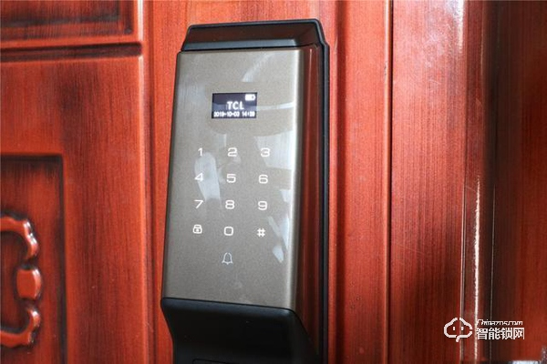 TCL智能鎖實(shí)力攪局,外觀新穎別樹一幟,一鍵開關(guān)更方便 TCL智能鎖實(shí)力攪局,外觀新穎別樹一幟,一鍵開關(guān)更方便