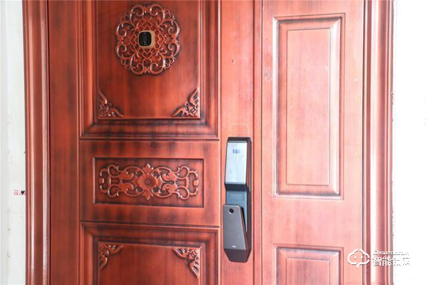 TCL智能鎖實(shí)力攪局,外觀新穎別樹一幟,一鍵開關(guān)更方便 TCL智能鎖實(shí)力攪局,外觀新穎別樹一幟,一鍵開關(guān)更方便