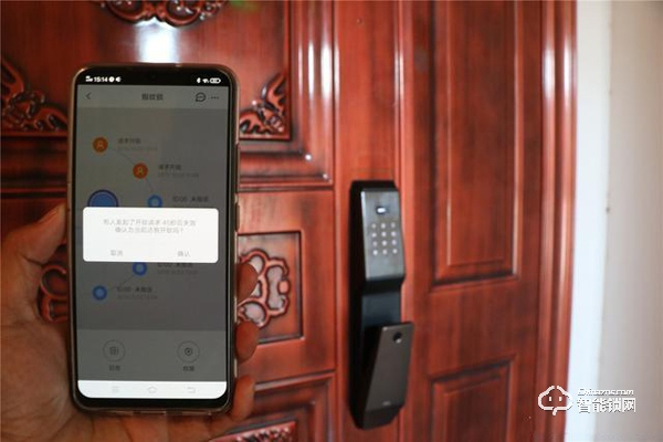 TCL智能鎖實(shí)力攪局,外觀新穎別樹一幟,一鍵開關(guān)更方便 TCL智能鎖實(shí)力攪局,外觀新穎別樹一幟,一鍵開關(guān)更方便