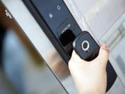 便捷安全兩不誤，希箭C1炫酷黑全自動智能鎖入手記