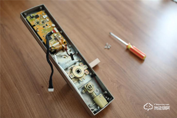 青稞智能鎖T7拆機(jī)評測,售價2999除了屏幕還有華為智卡認(rèn)證! 青稞智能鎖T7拆機(jī)評測,售價2999除了屏幕還有華為智卡認(rèn)證!