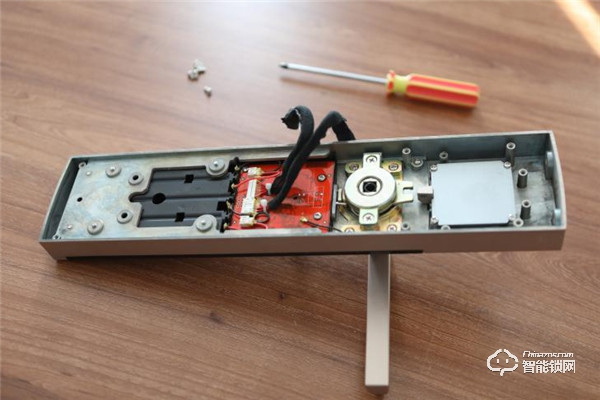 青稞智能鎖T7拆機(jī)評測,售價2999除了屏幕還有華為智卡認(rèn)證! 青稞智能鎖T7拆機(jī)評測,售價2999除了屏幕還有華為智卡認(rèn)證!