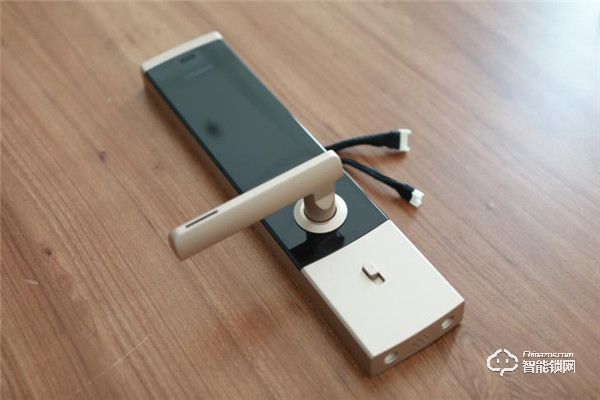 青稞智能鎖T7拆機(jī)評測,售價2999除了屏幕還有華為智卡認(rèn)證! 青稞智能鎖T7拆機(jī)評測,售價2999除了屏幕還有華為智卡認(rèn)證!