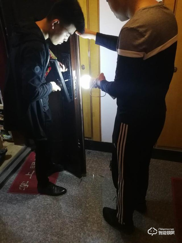 德施曼指紋鎖怎么樣?阿里云智能鎖、小嘀T7、小嘀指紋鎖V5測評 德施曼指紋鎖怎么樣?阿里云智能鎖、小嘀T7、小嘀指紋鎖V5測評