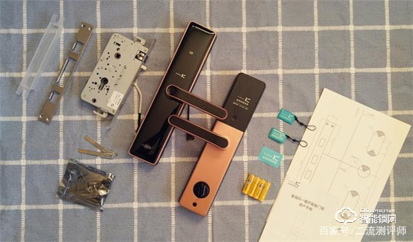 誰說老房子舊防盜門不能用指紋鎖?金指碼SK1指紋鎖來幫忙 誰說老房子舊防盜門不能用指紋鎖?金指碼SK1指紋鎖來幫忙